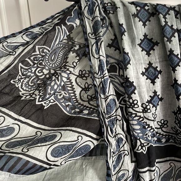 Lightweight Scarf - Picture 2 of 6